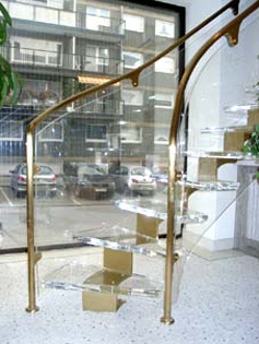 Treppe aus Plexiglas